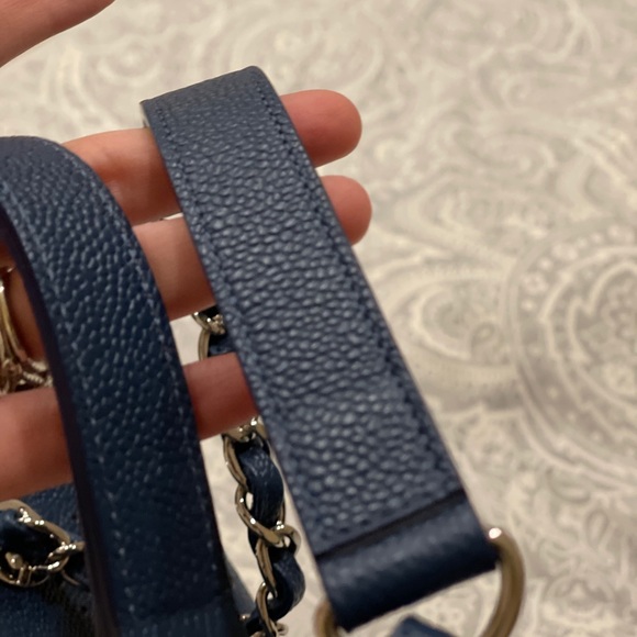 Chanel large shopping tote - Picture 2 of 10